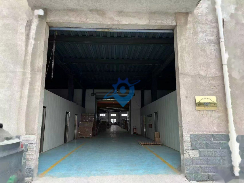 东三环丰产路口往东，交通便利5000平米，可分租可整租