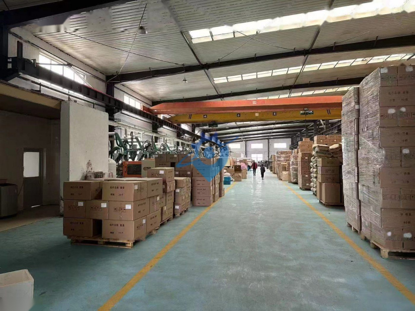 东三环丰产路口往东，交通便利5000平米，可分租可整租
